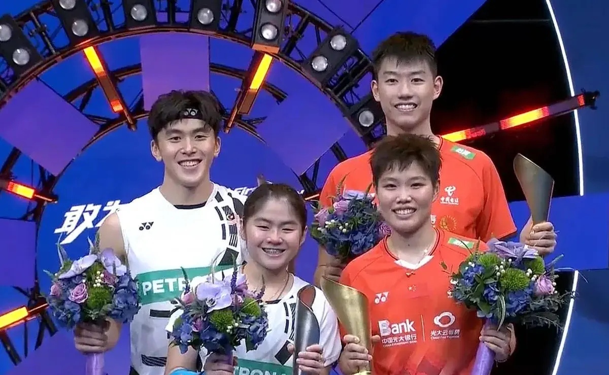 冷静与激情交织！羽毛球完美收官