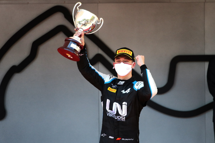 雷诺车队轻取索伯车队，周冠宇状态火热