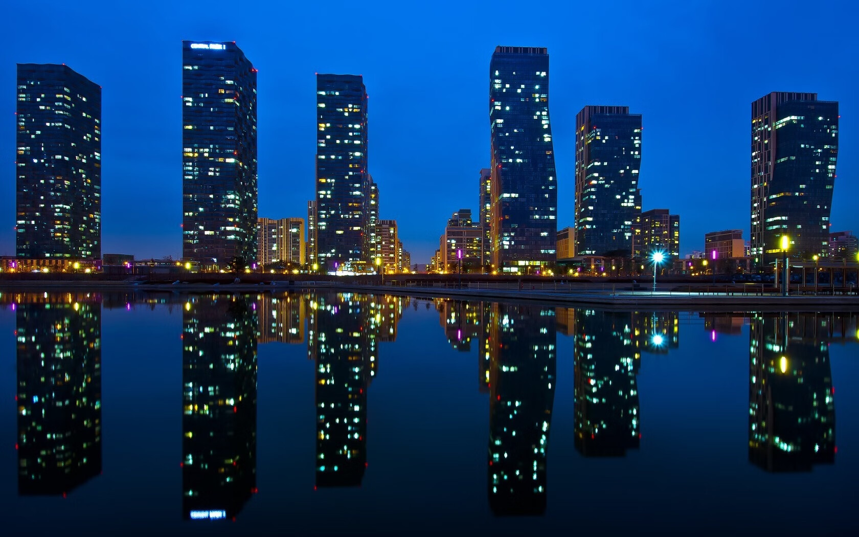 掀翻西班牙人！阿尔瓦雷斯化身关键先生，巴萨德比战彰显新气象