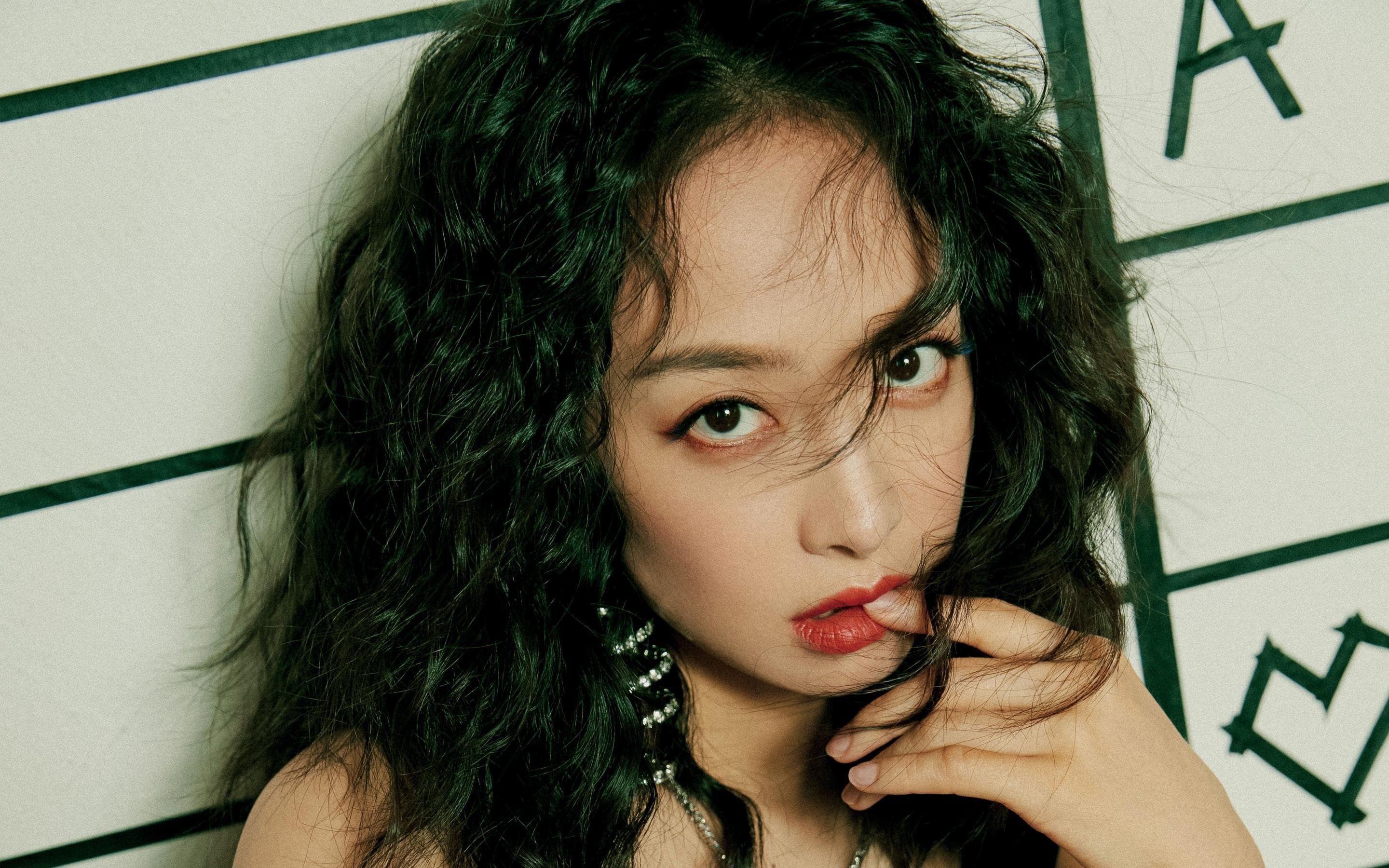 老鹰淘汰独行侠的坚韧之路与杜兰特总决赛的统治时刻，篮球唯一性的双重奏